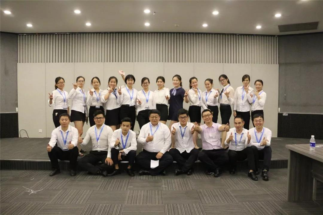 “順勢而為，網(wǎng)贏天下！”2018青峰網(wǎng)絡智能營銷峰會圓滿成功！