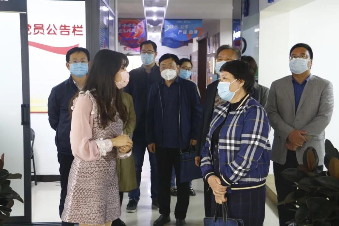 市人大財經(jīng)委員會副主任委員、市人大常委會財經(jīng)工委主任 衛(wèi)華平一行蒞臨洛陽青峰進(jìn)行復(fù)工復(fù)產(chǎn)情況工作指導(dǎo)！