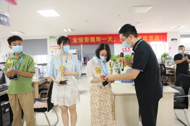 激情時(shí)刻！榮耀時(shí)刻！